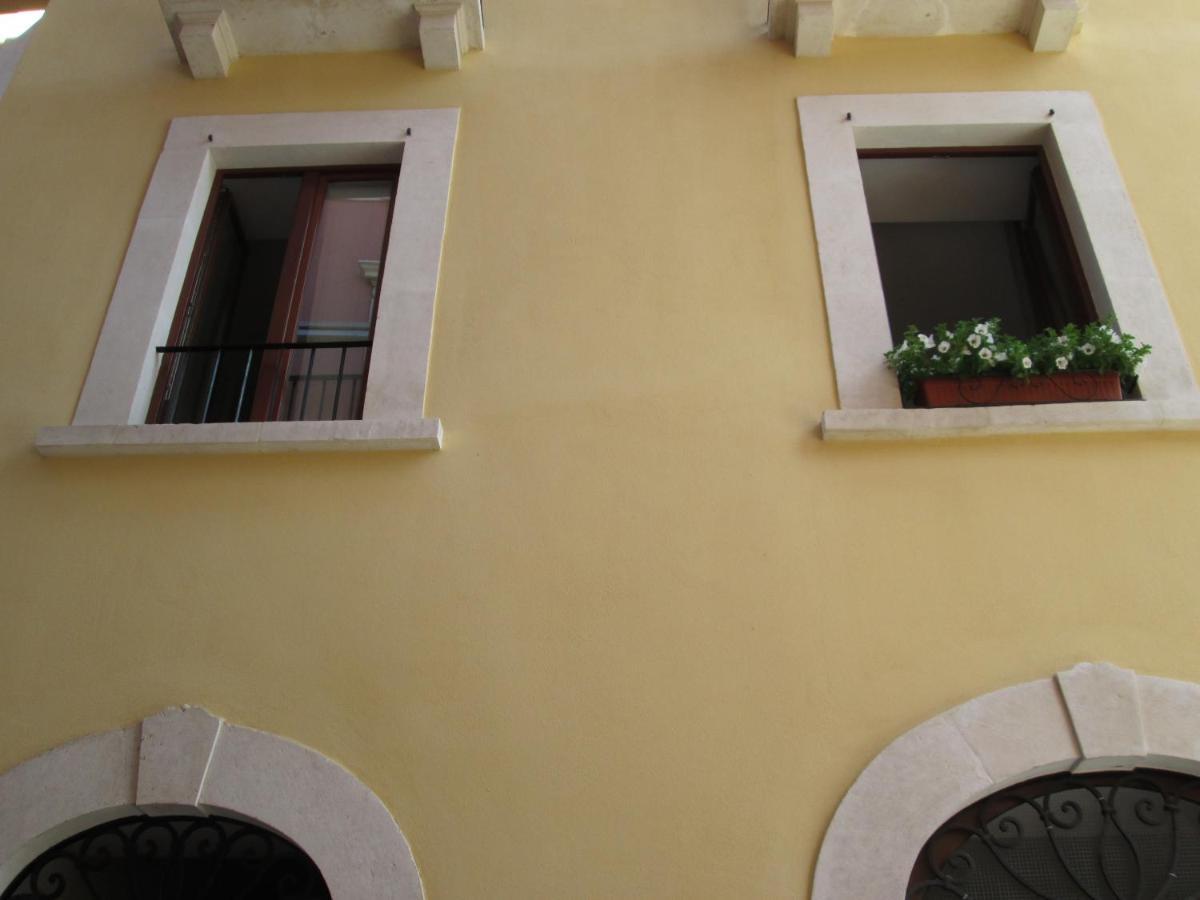 B&B Regina Margherita LʼAquila Buitenkant foto