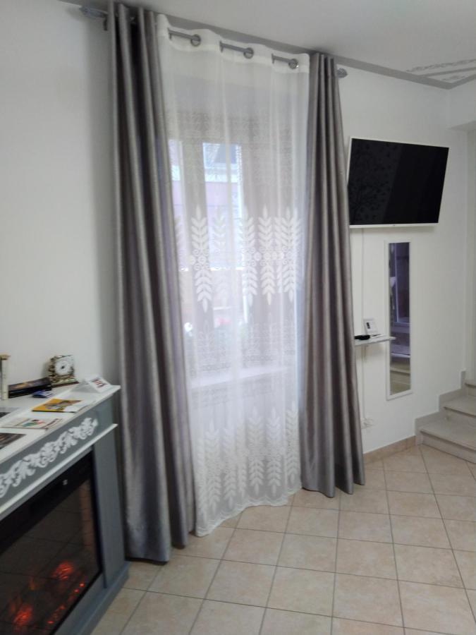 B&B Regina Margherita LʼAquila Buitenkant foto
